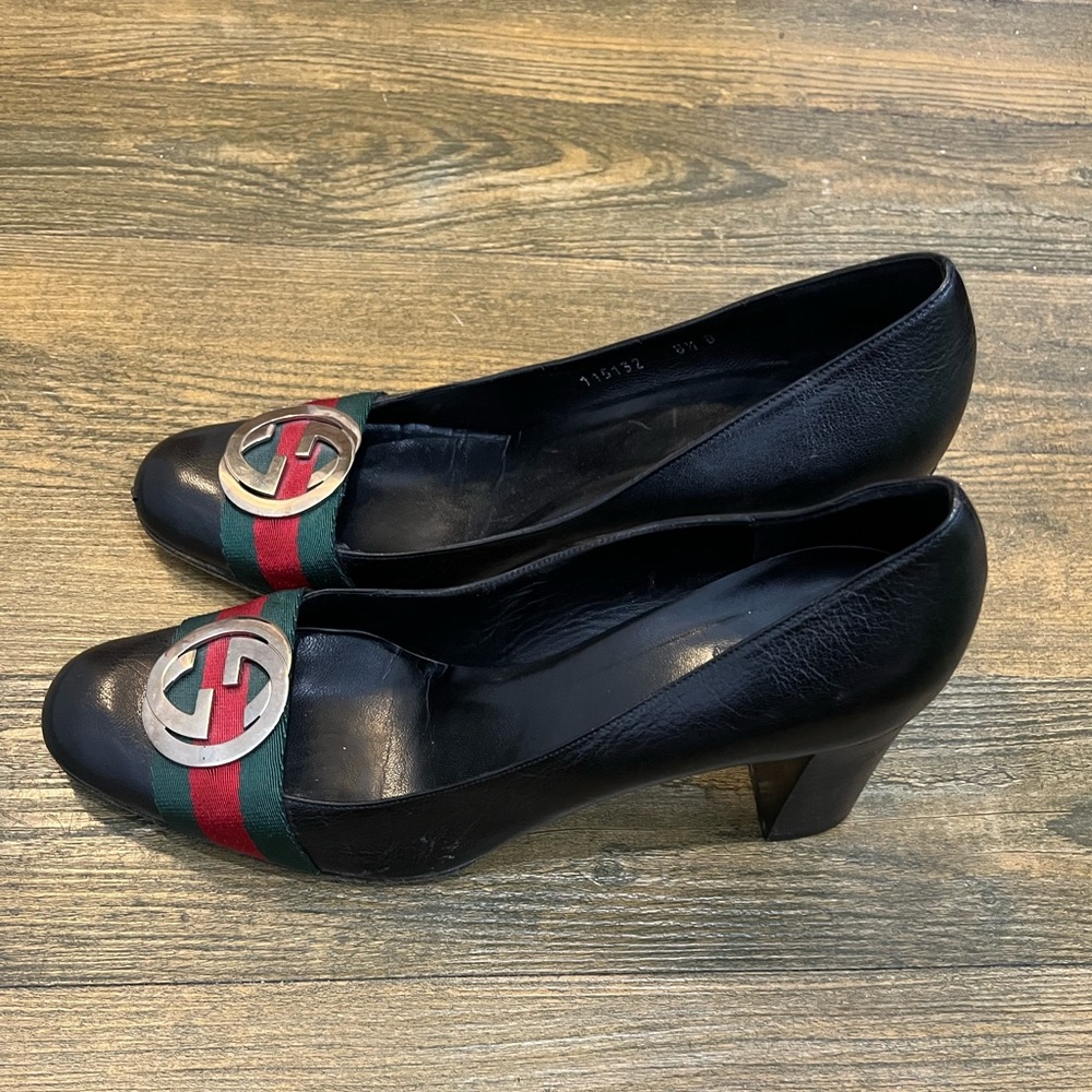 Gucci Black Heels with‎ Silver Interlocking Logo and Green-Red Stripe Sz. 8.5 - Picture 5 of 7